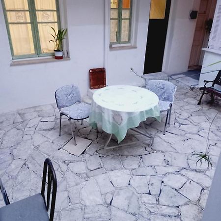 Στην Αυλή Της Ράχης Apartment Kalamata Exterior foto