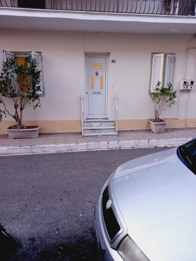 Στην Αυλή Της Ράχης Apartment Kalamata Exterior foto