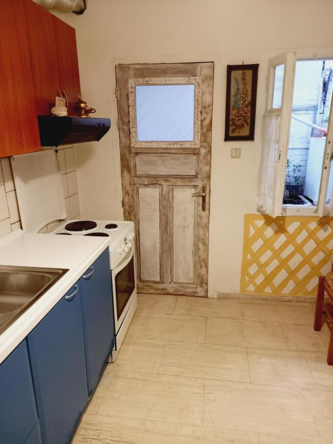 Στην Αυλή Της Ράχης Apartment Kalamata Exterior foto