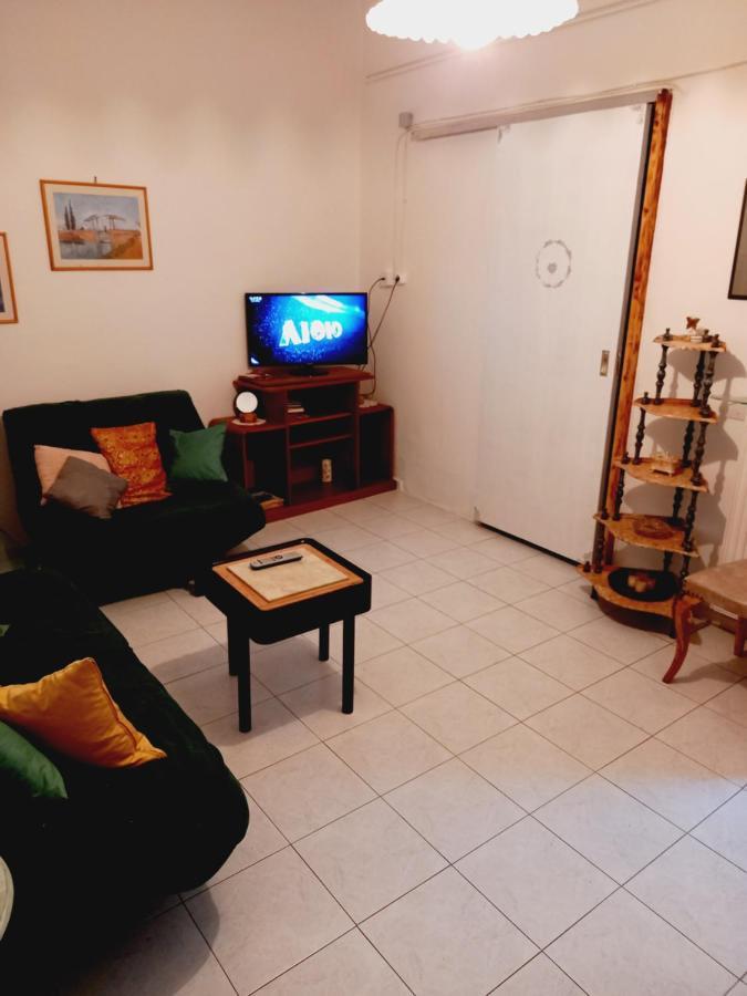 Στην Αυλή Της Ράχης Apartment Kalamata Exterior foto
