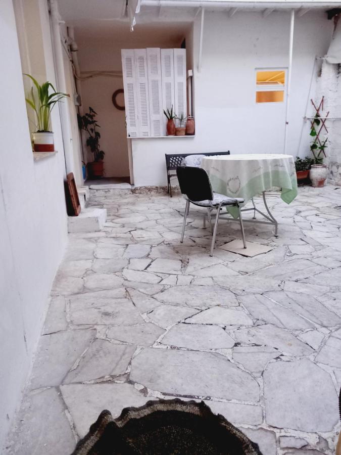 Στην Αυλή Της Ράχης Apartment Kalamata Exterior foto