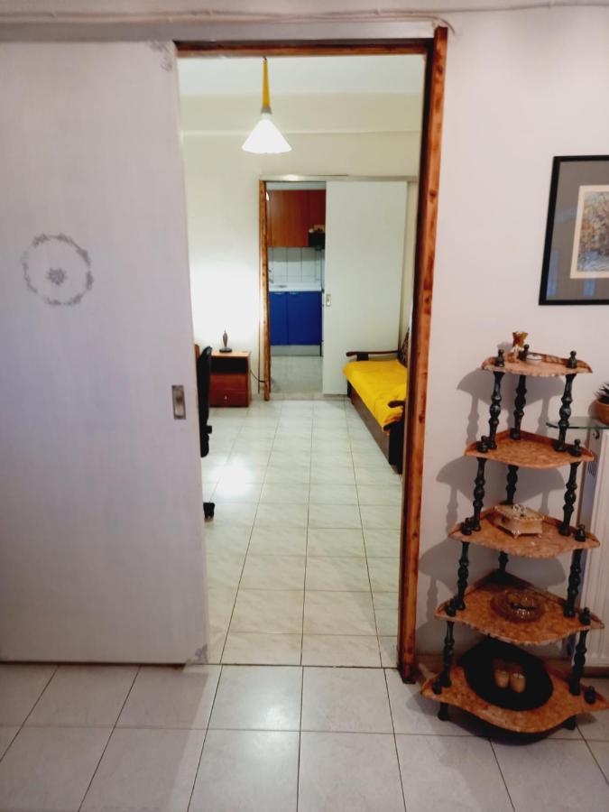 Στην Αυλή Της Ράχης Apartment Kalamata Exterior foto