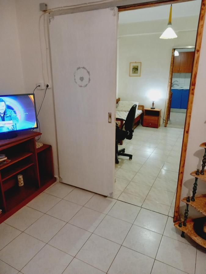 Στην Αυλή Της Ράχης Apartment Kalamata Exterior foto